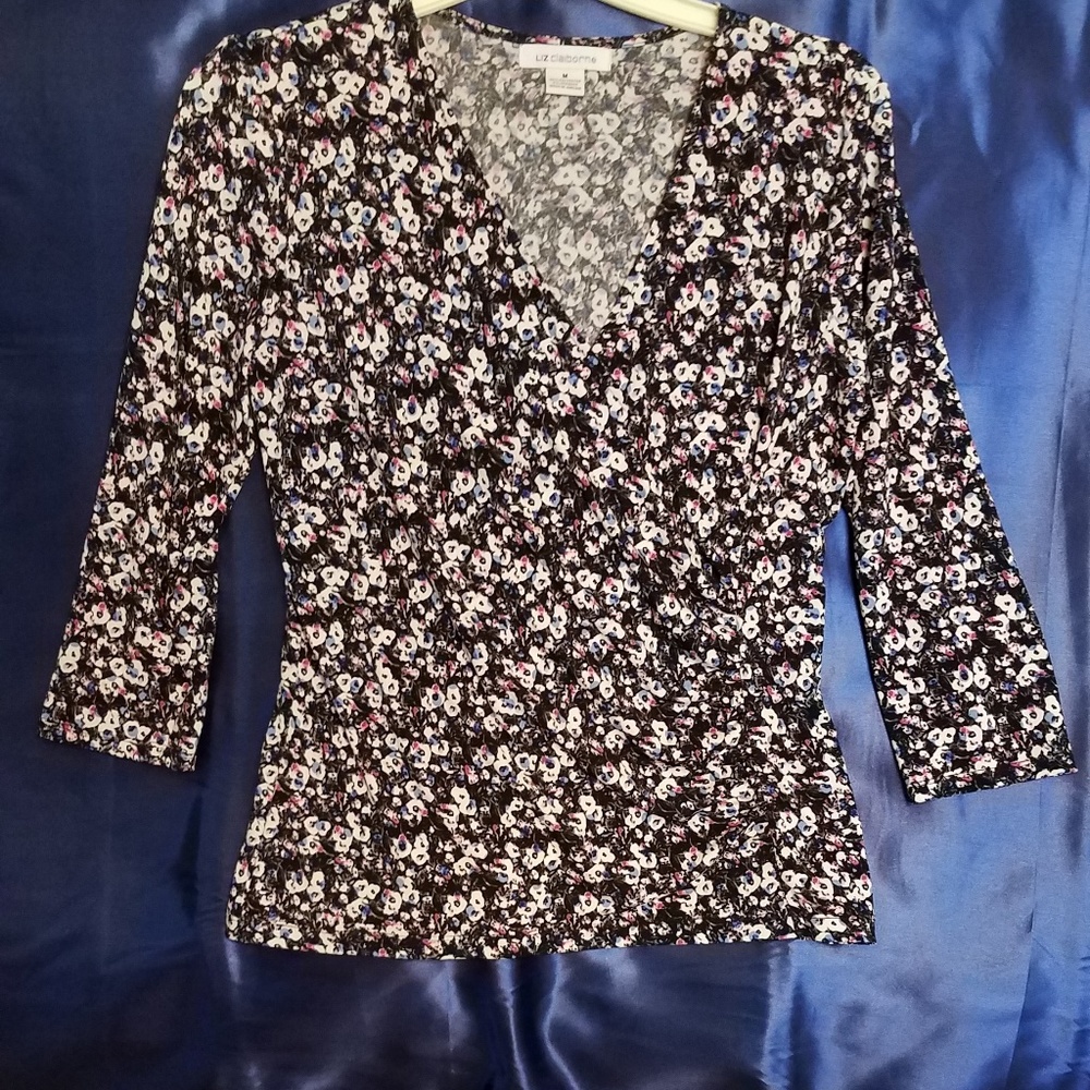 ❀❀❀ Very pretty floral print Liz Claiborne top ❀❀❀